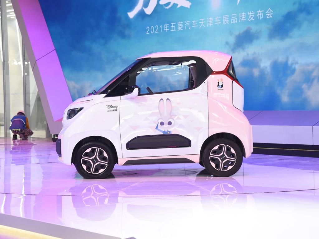五菱nanoEV,五菱nanoev图片 五菱推出nanoev售598万与迪士尼联动能撩动少女心吗