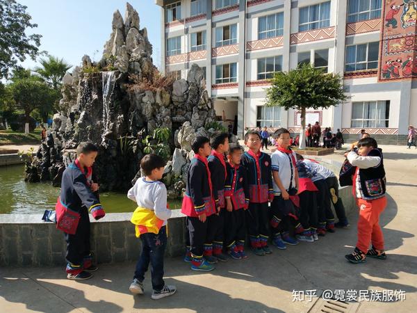 禄劝民族小学民族校服