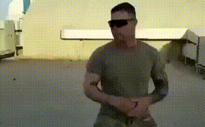 非常的记仇还小心眼,在这点上仅存的优点就是不大喜欢用生殖器骂人了