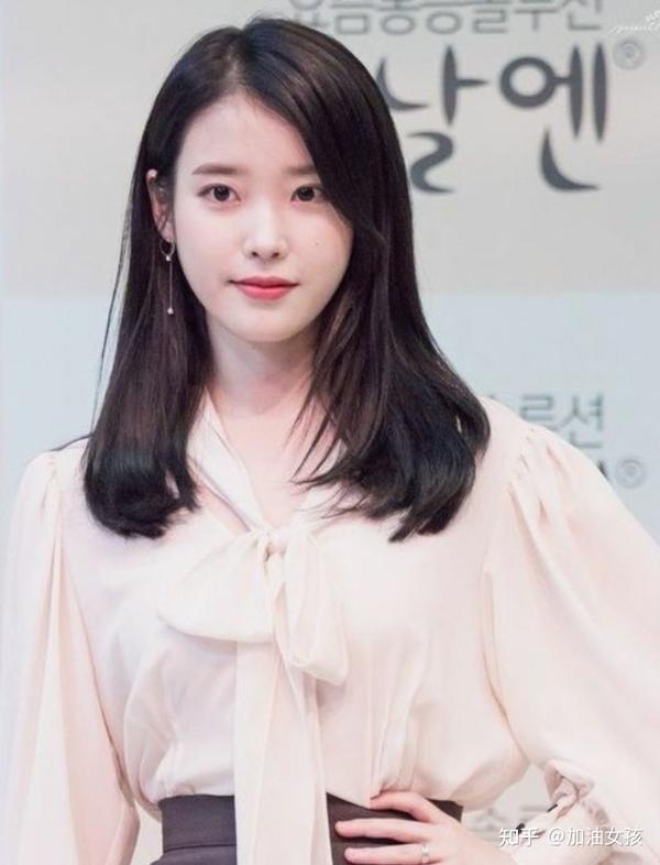 iu 韩国顶级的solo女歌手,凭借一个人养整个公司的女明星, 你们佩服吗