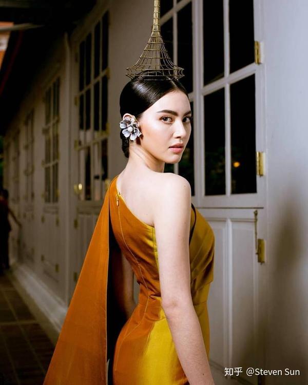 泰国演员 黛薇卡·霍内 davika hoorne