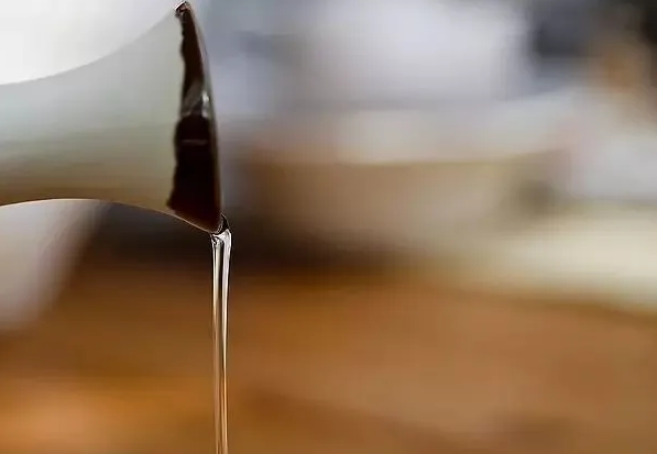 生活至少需要三杯酒,一壶茶