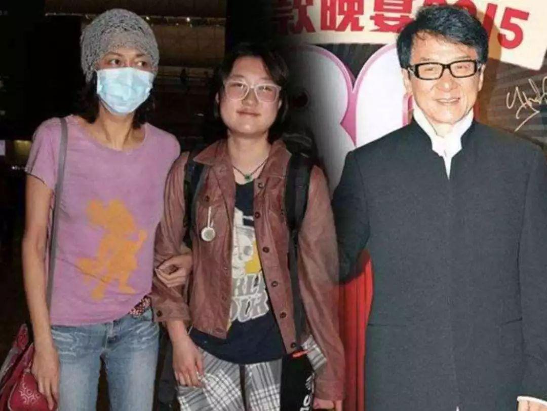 一边疯狂推卸责任给成龙,另一边却疯狂着消费着成龙以及成龙的家人