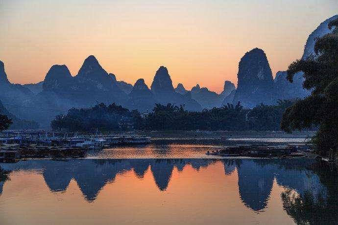 桂林山水甲天下,阳朔山水甲桂林,这里有一步一景山水炫彩,北起图腾