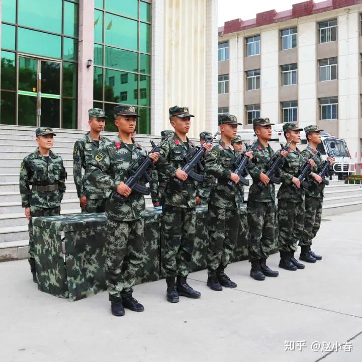 武警甘肃总队机动支队列兵的加冕礼