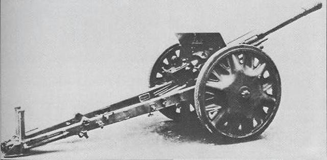 在那个装甲大比拼的战场上很吃不消,原本装备的如百禄47毫米炮在面对t