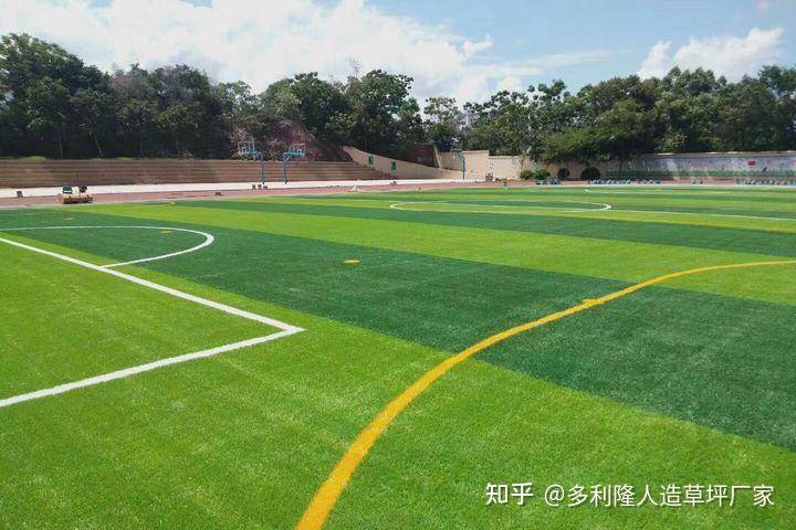 建造人造草坪足球场地多少钱