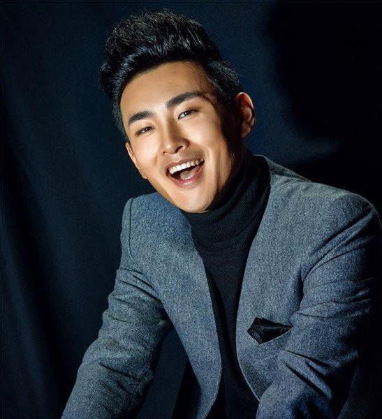 里面饰演的是石头,和旭官一文一武,同为刘恺威饰演的白正擎的得力手下