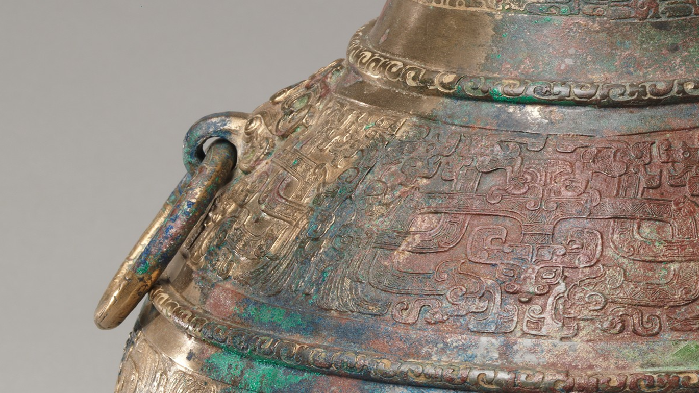 新做出来的青铜器(非仿品)应该是什么颜色的?