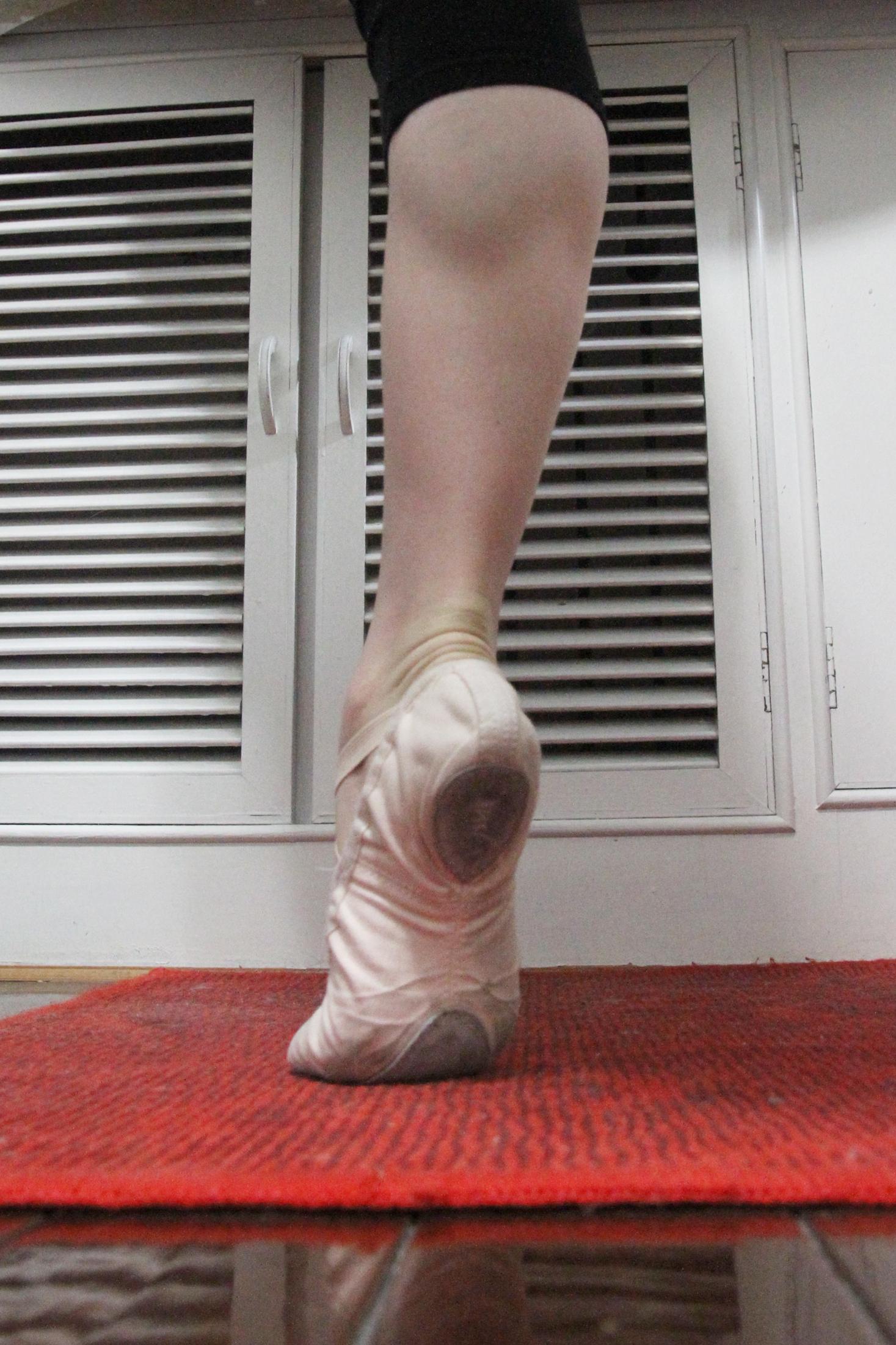 穿足尖鞋前芭蕾需要接受哪些正确方法训练