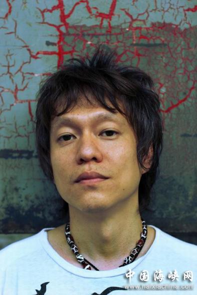 音乐总监梁翘柏