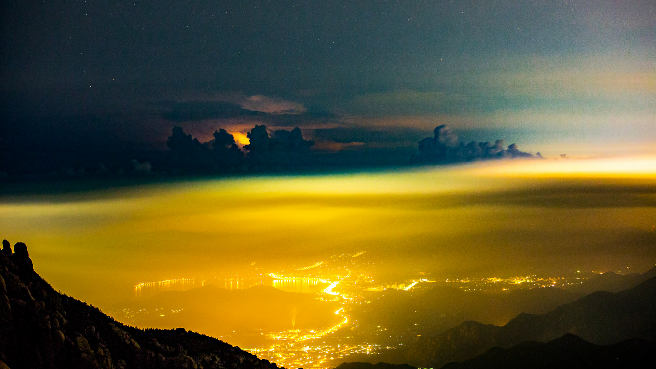 山川湖海囿于昼夜图片