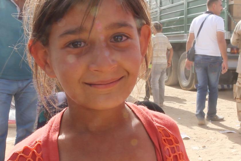 看过微笑接受采访的伊拉克小女孩后你有哪些感想