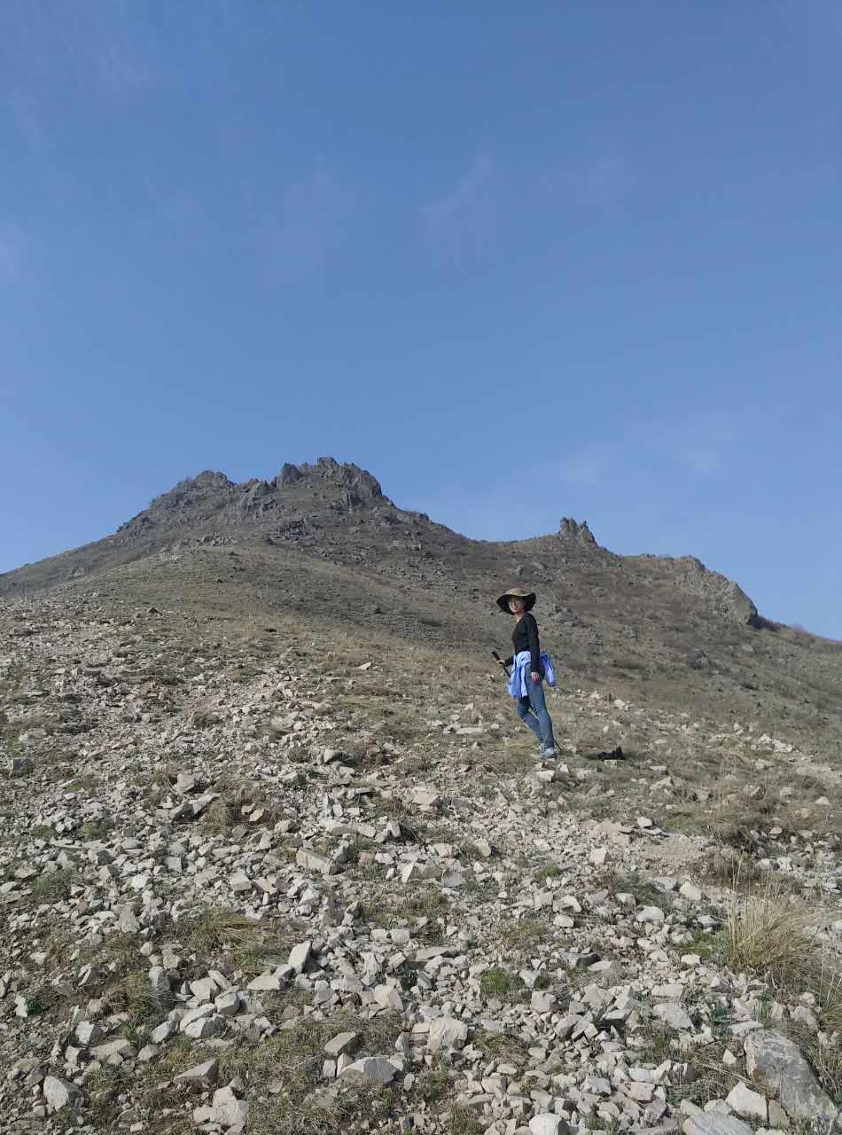 爬荒山是什么体验？