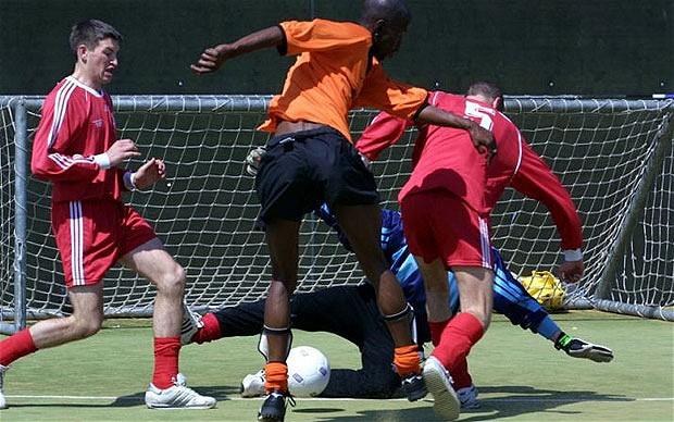 足球里进攻容易,还是防守容易?为什么? - 知乎