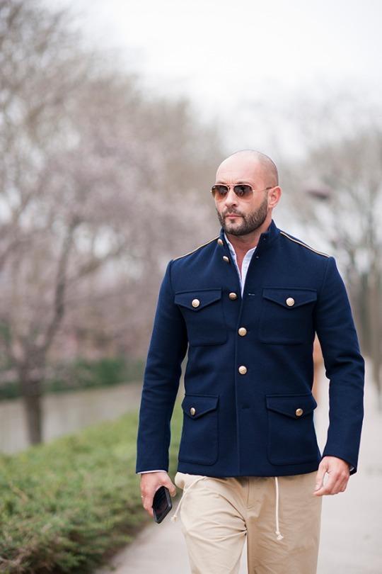 强壮骨架较大的男生应该怎么进行服装搭配