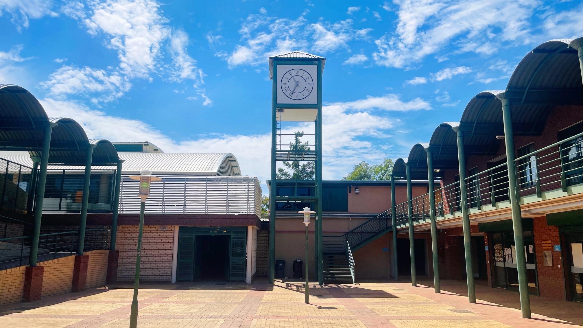 王小龙闯世界 的想法: 非洲博茨瓦纳最好大学,相当于中国清华北大