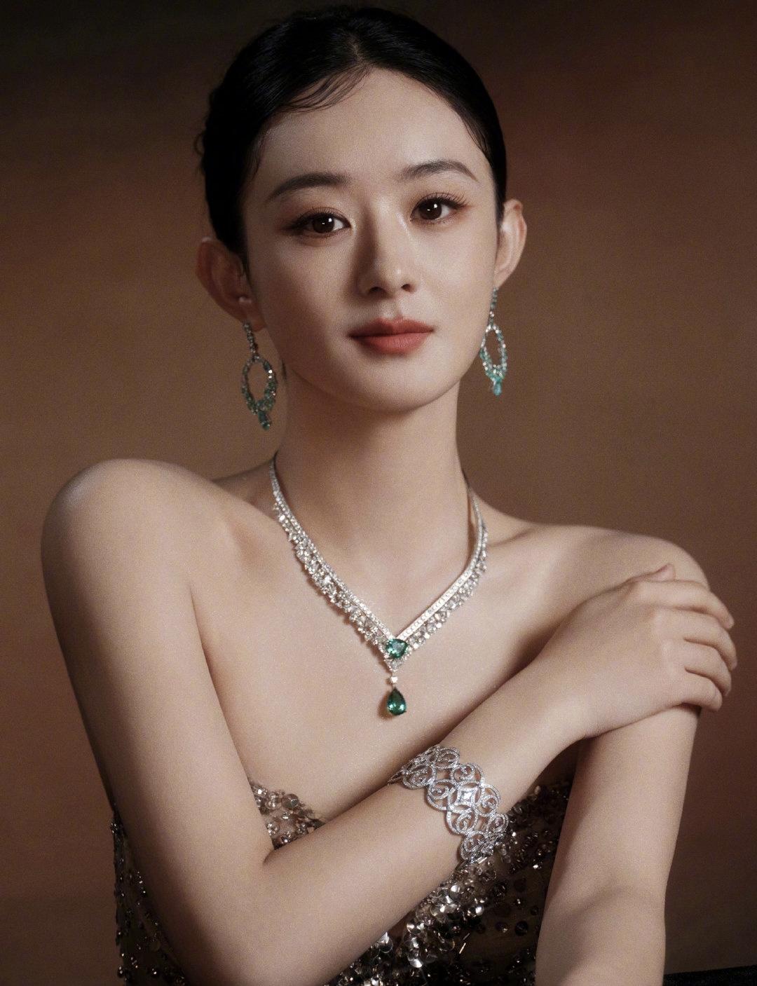 米娅 的想法: 谁懂赵丽颖微博之夜配的伯爵高定珠宝啊!