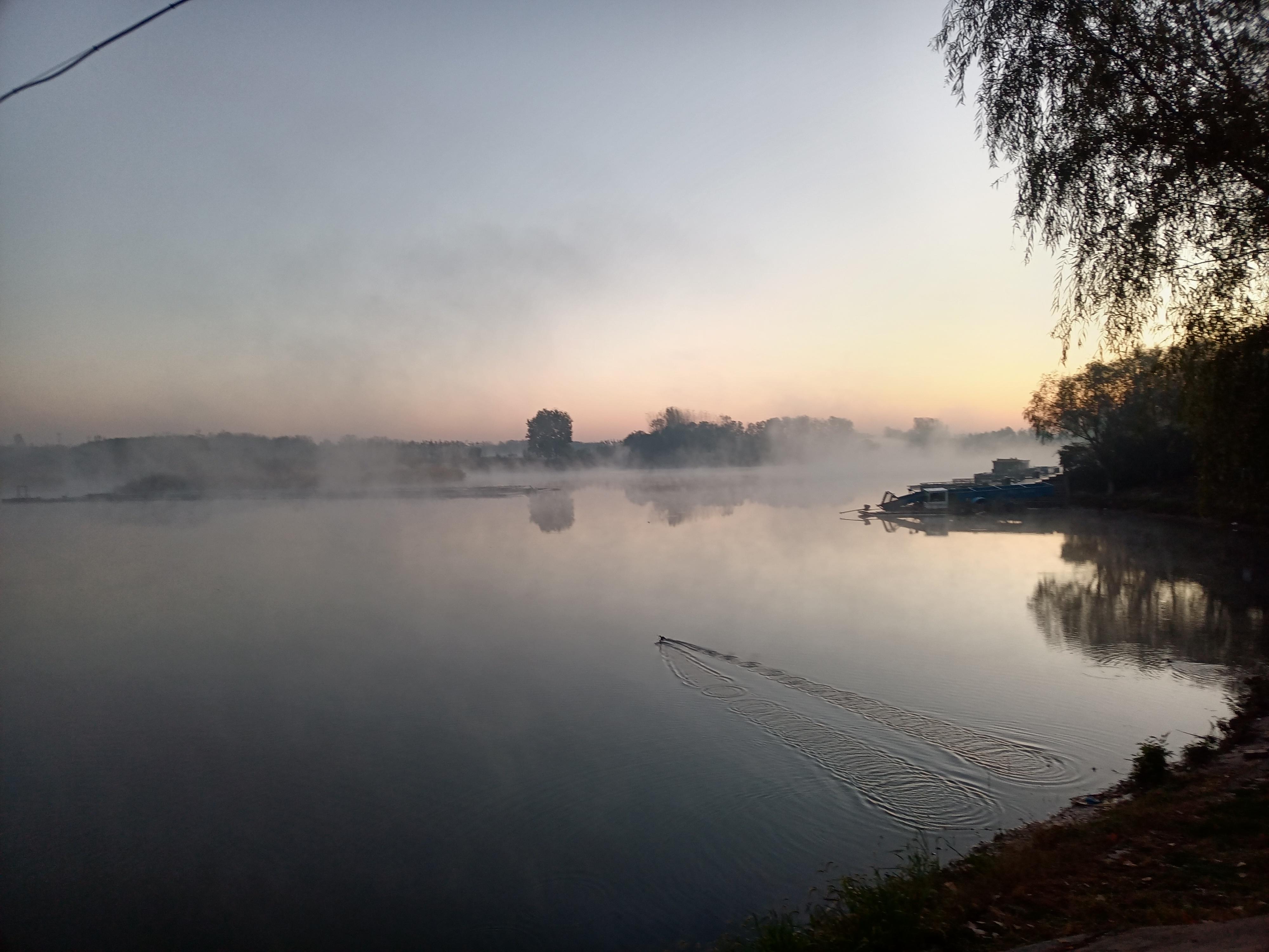 蓬中客 的想法: 蒸腾如沸的湖面 |  a data-pin-topic="zhihu://topic