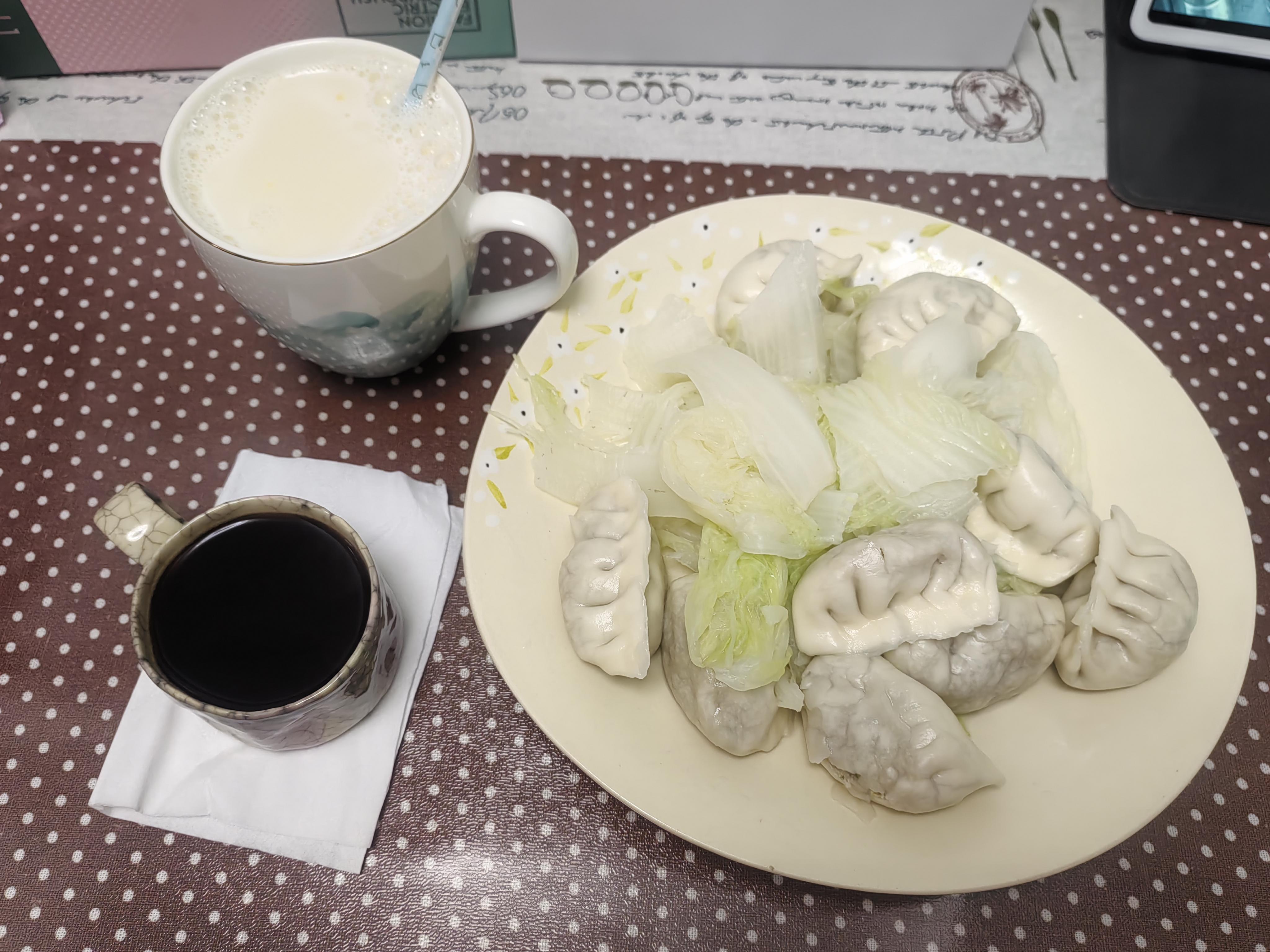 夏日么么茶 的想法: 减肥期间的吃喝拉撒 | 早餐:饺子白菜加豆浆咖啡 