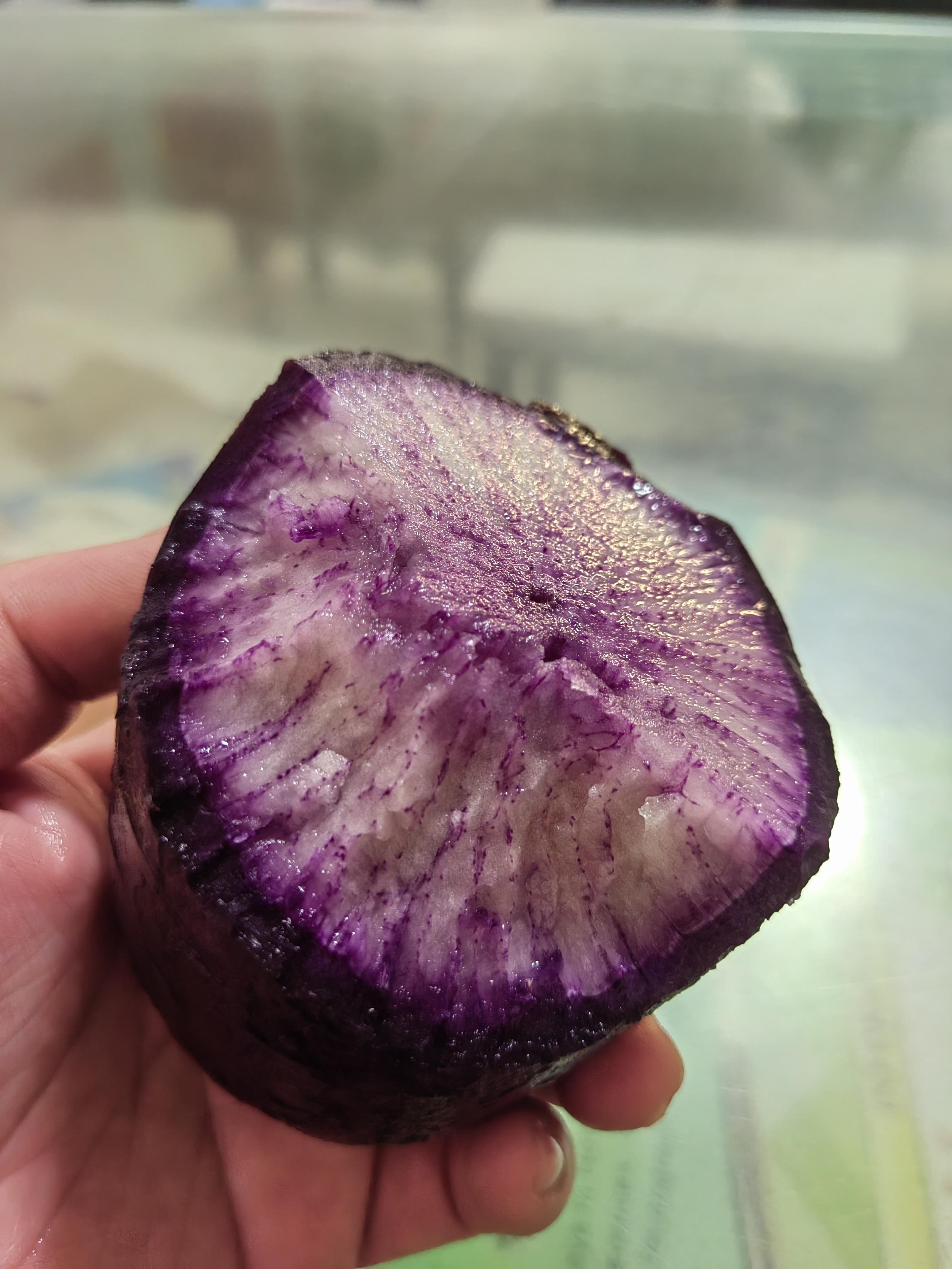 卿本娘娘 的想法: 一个萝卜8元,我咬一口不嚼成渣,我都不舍得往下咽.