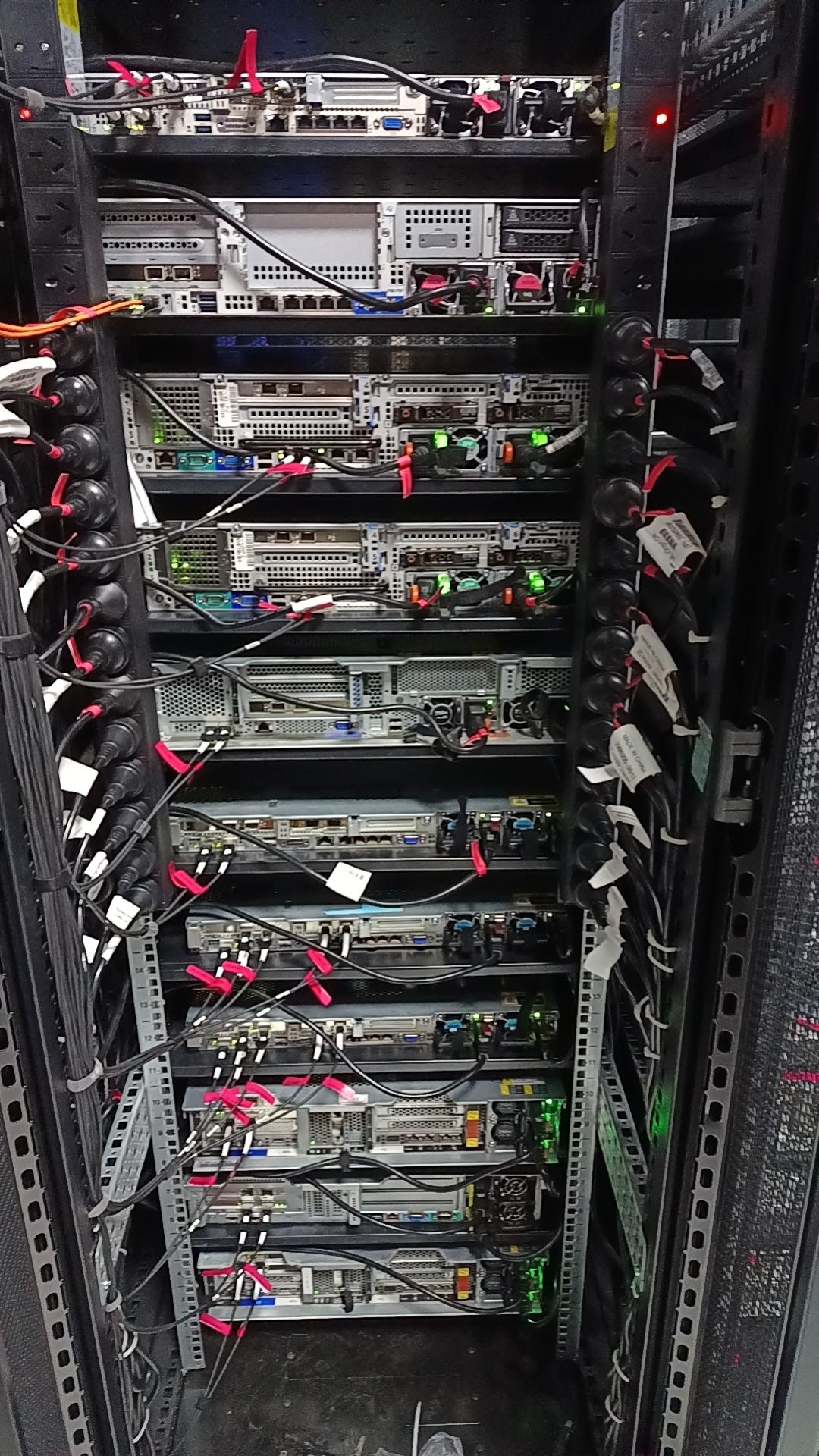 华盛电子 的想法: 机房理线实图