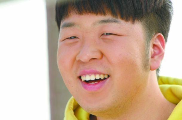 还是原来胖胖的憨憨的可爱一点,爆改完了多少有点娘里娘气的