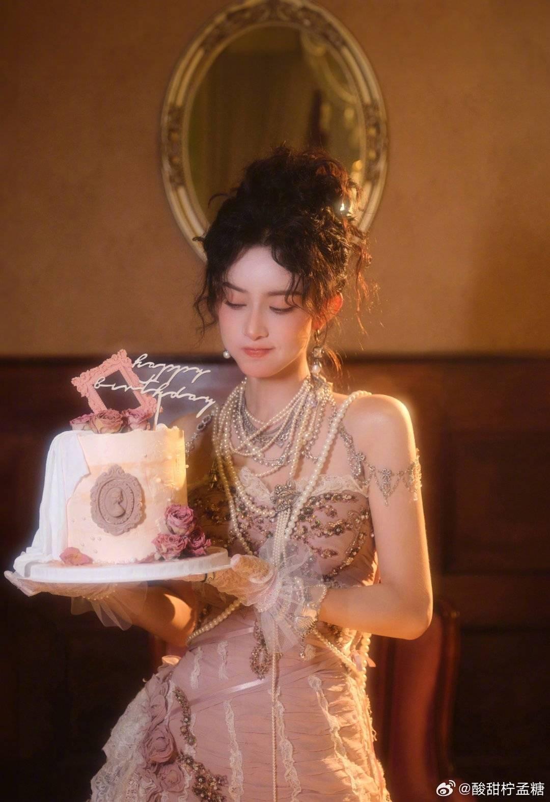 回年 的想法: 祝可爱美丽的孟子义女神生日快乐呀!