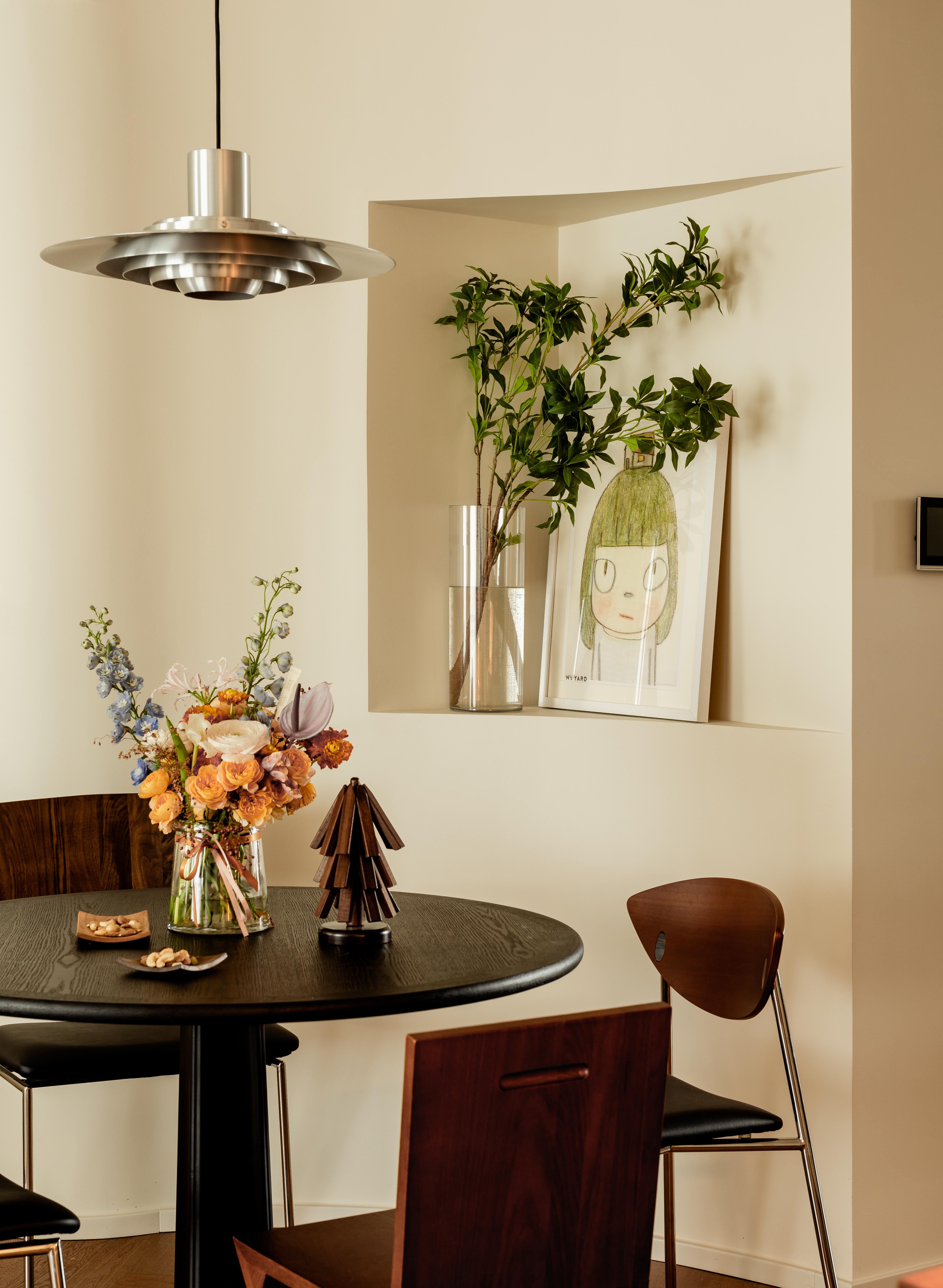 壹目 的想法: 不规则壁龛 复古餐椅,餐厅氛围感绝了