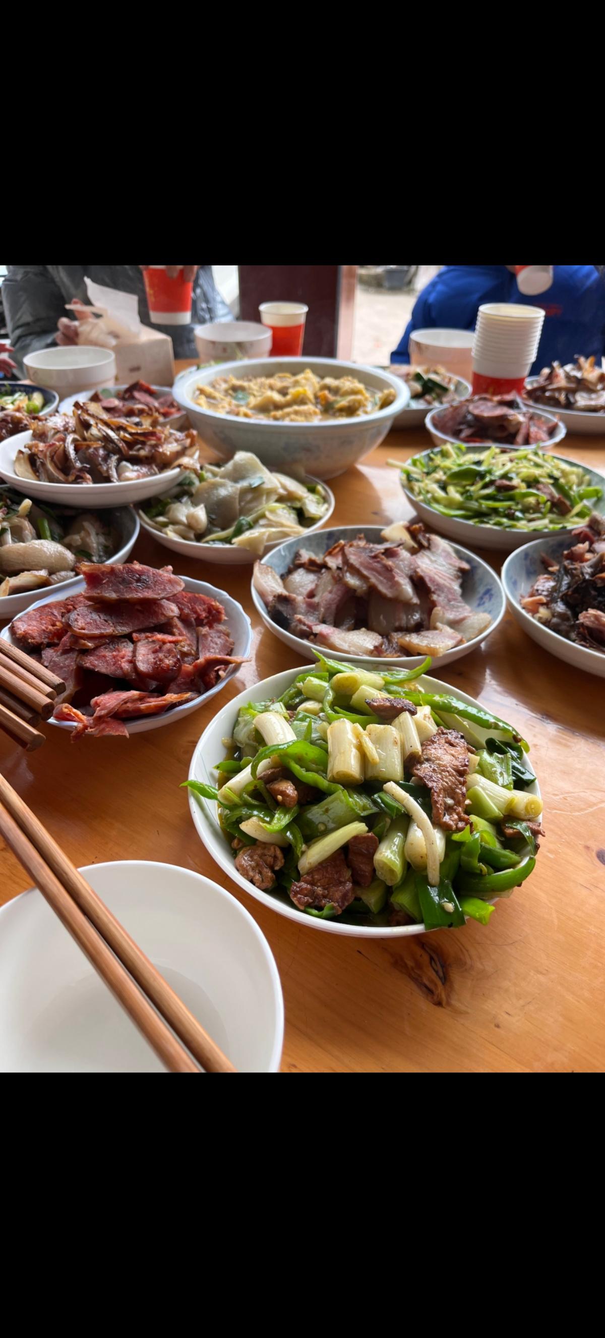 现在农村的年夜饭不输饭店,非常解馋,各种各样荤菜和硬菜#年饭你来