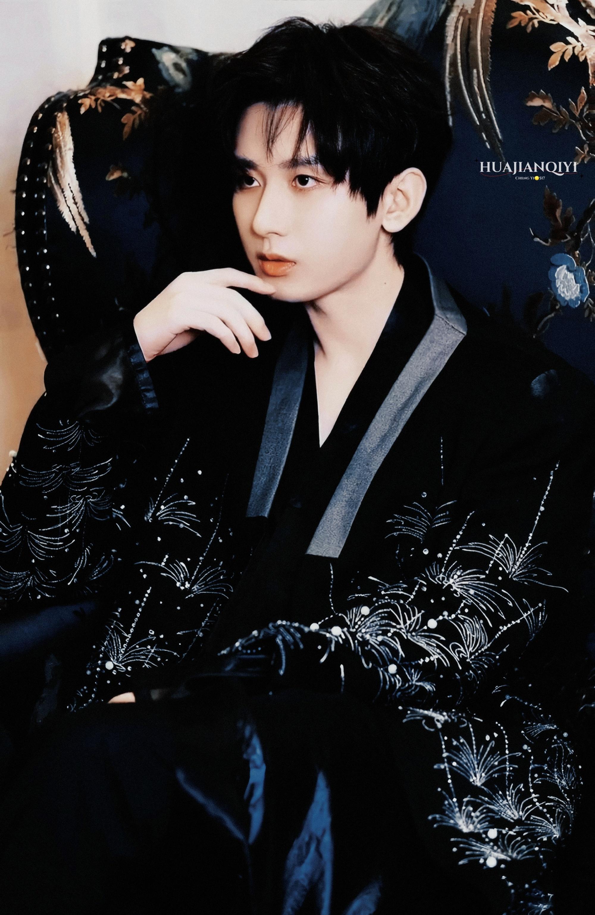 鹿思淇 的想法: 成毅|双十一国风美男 | 静候风起 br>扶摇而上 br> br