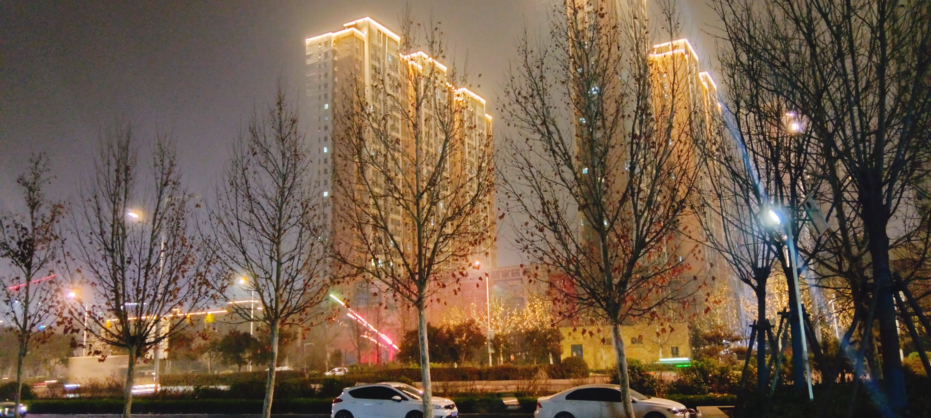 我的城市夜晚 | 92 拍摄装备:苹果12 br>95 拍摄技巧:楼房为拍摄