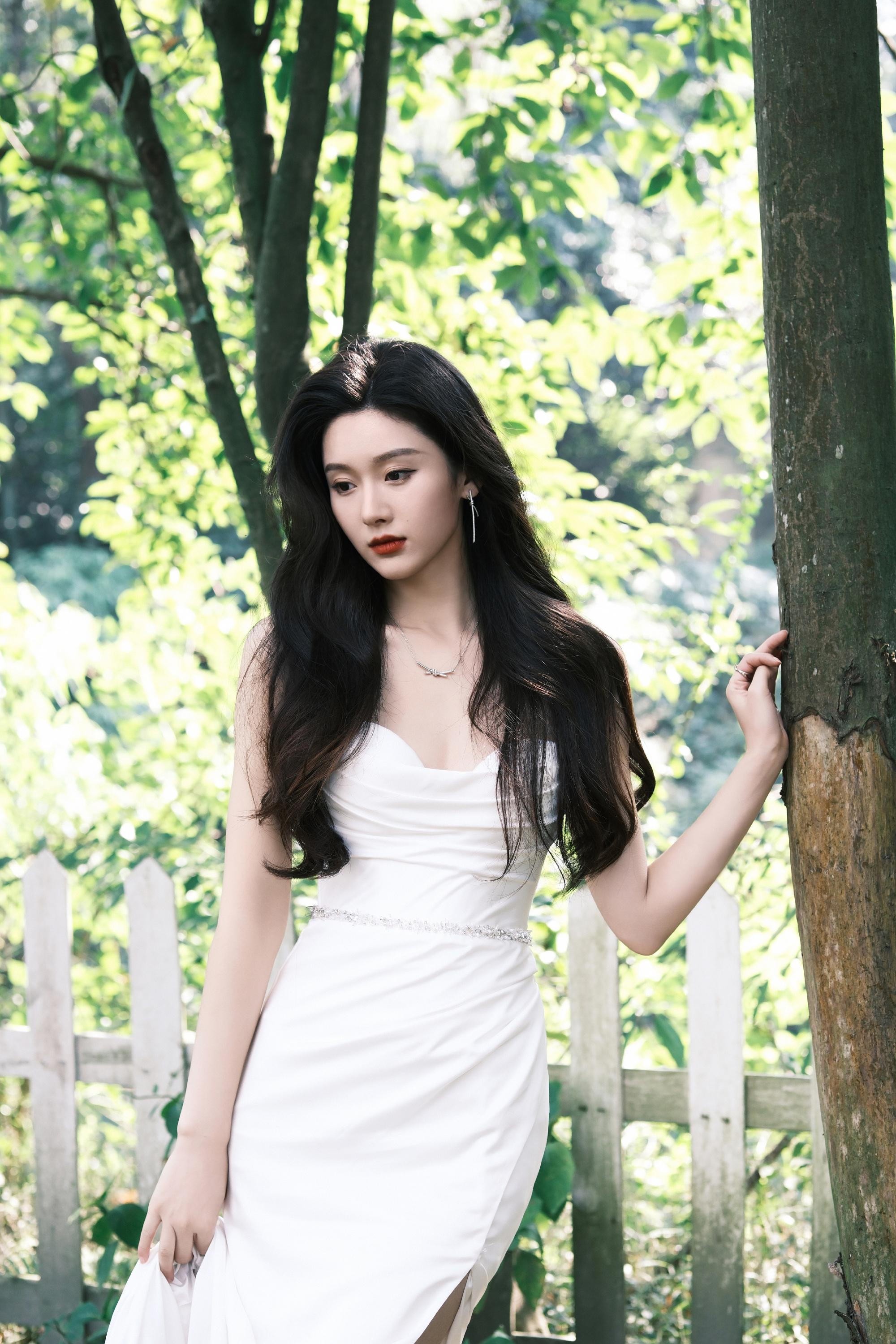 王子璇黑白色彩穿搭气质优雅唯美动人