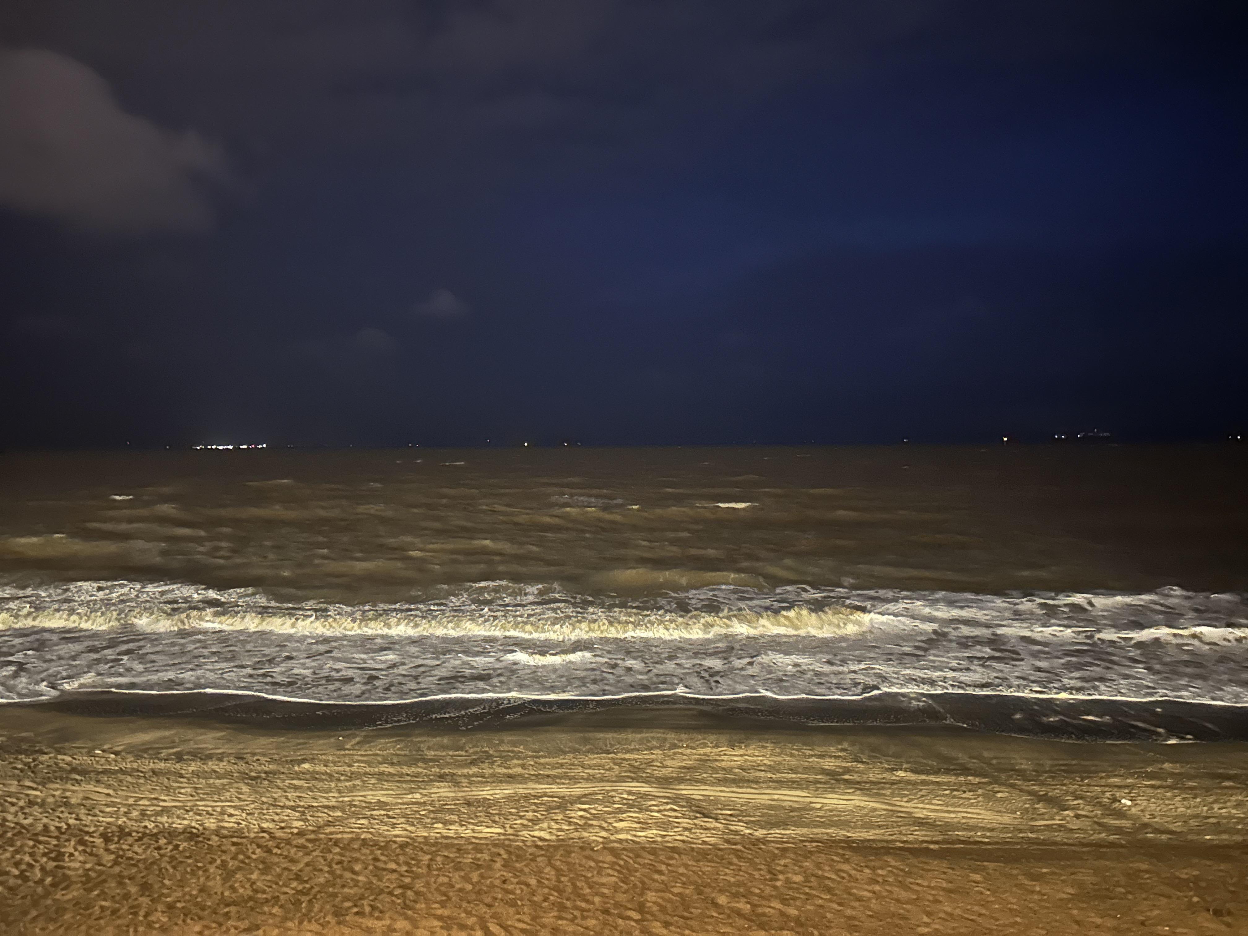 夜晚海边图片唯美图片