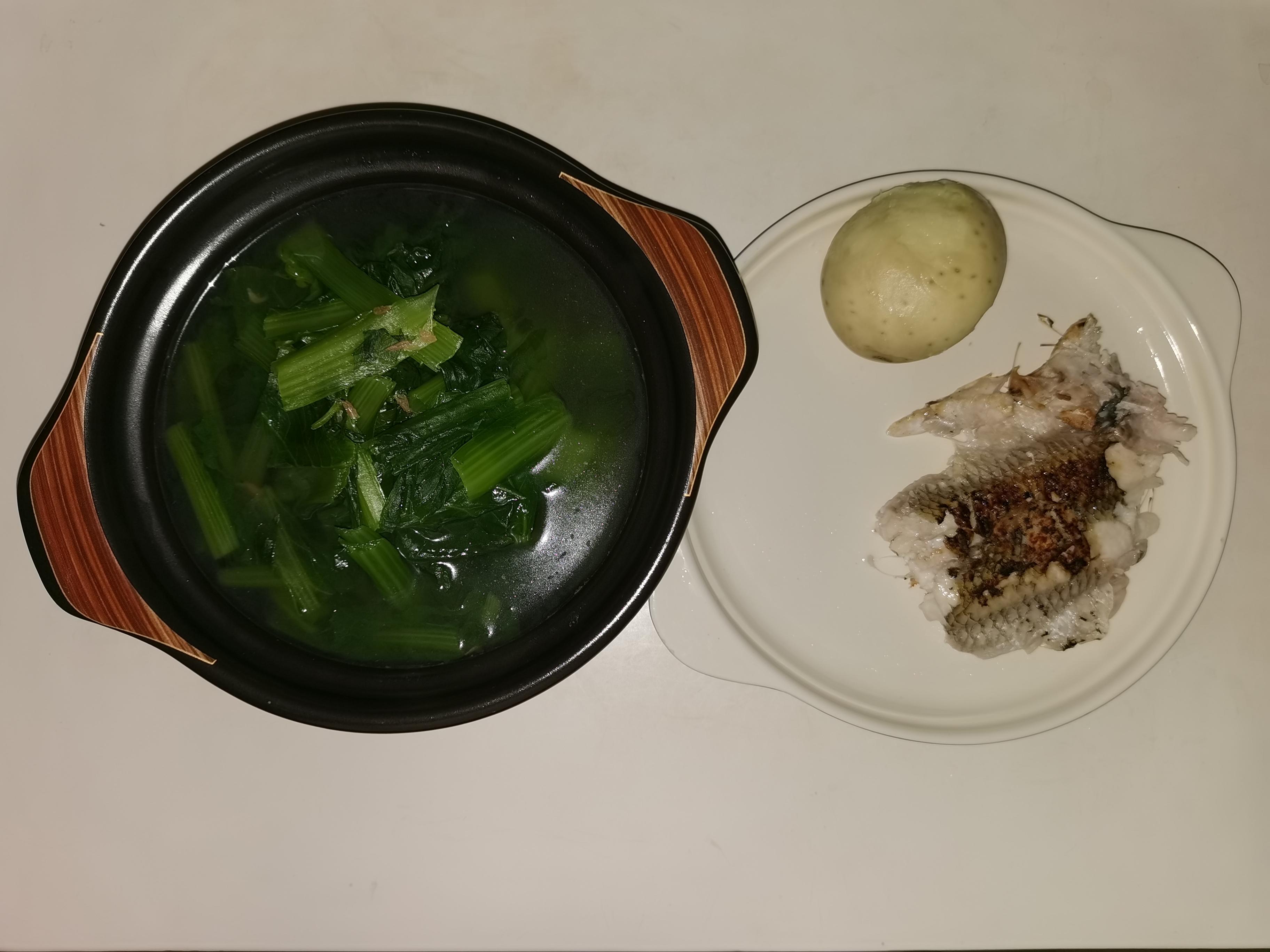 牛奶吃了鸡蛋中间开餐也影响了所以没有全天计算热量值晚餐和晚餐是