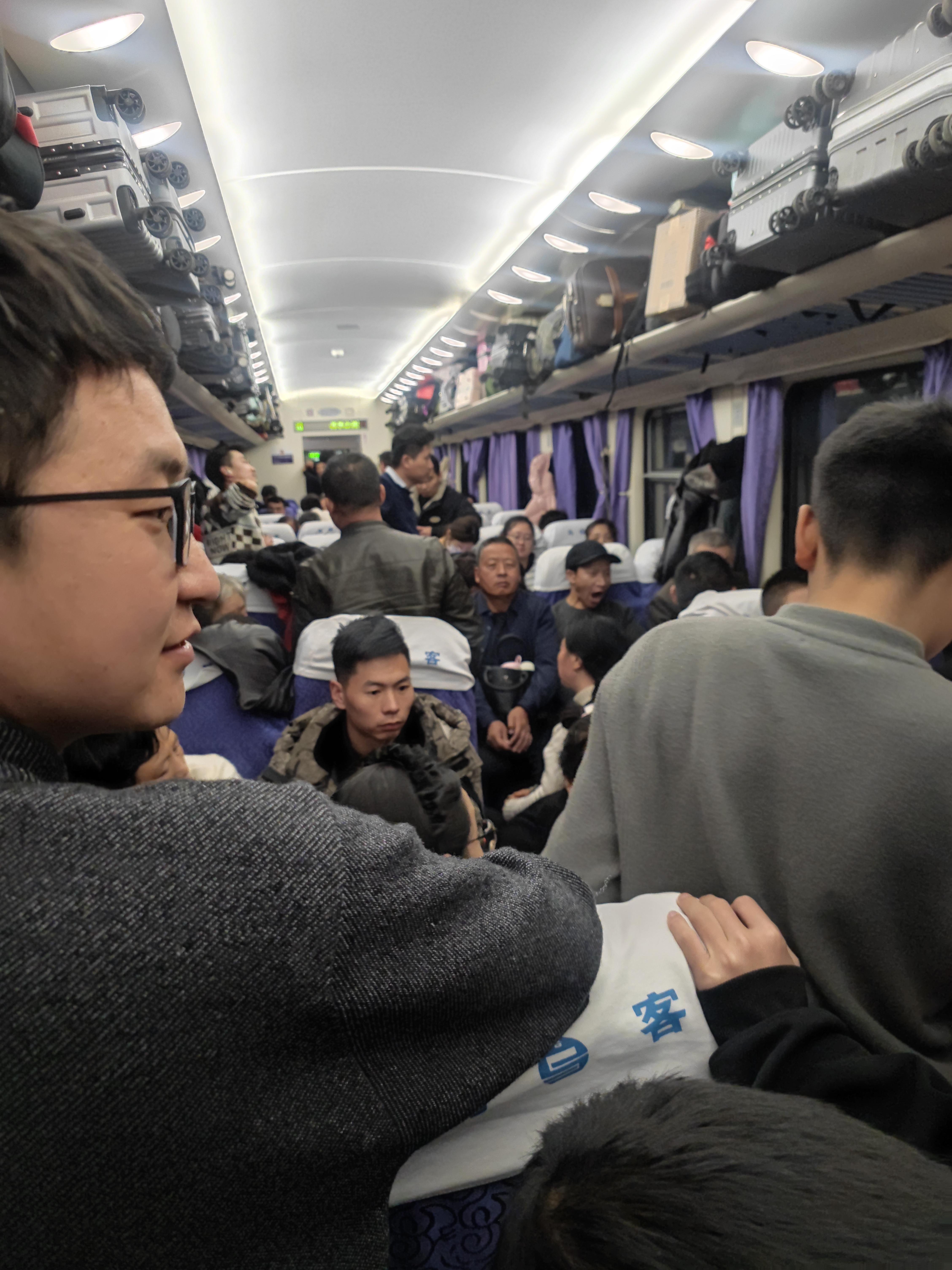 16 坐火车的一天br今天早上5点早早起来了很烦不能洗脸簌了个