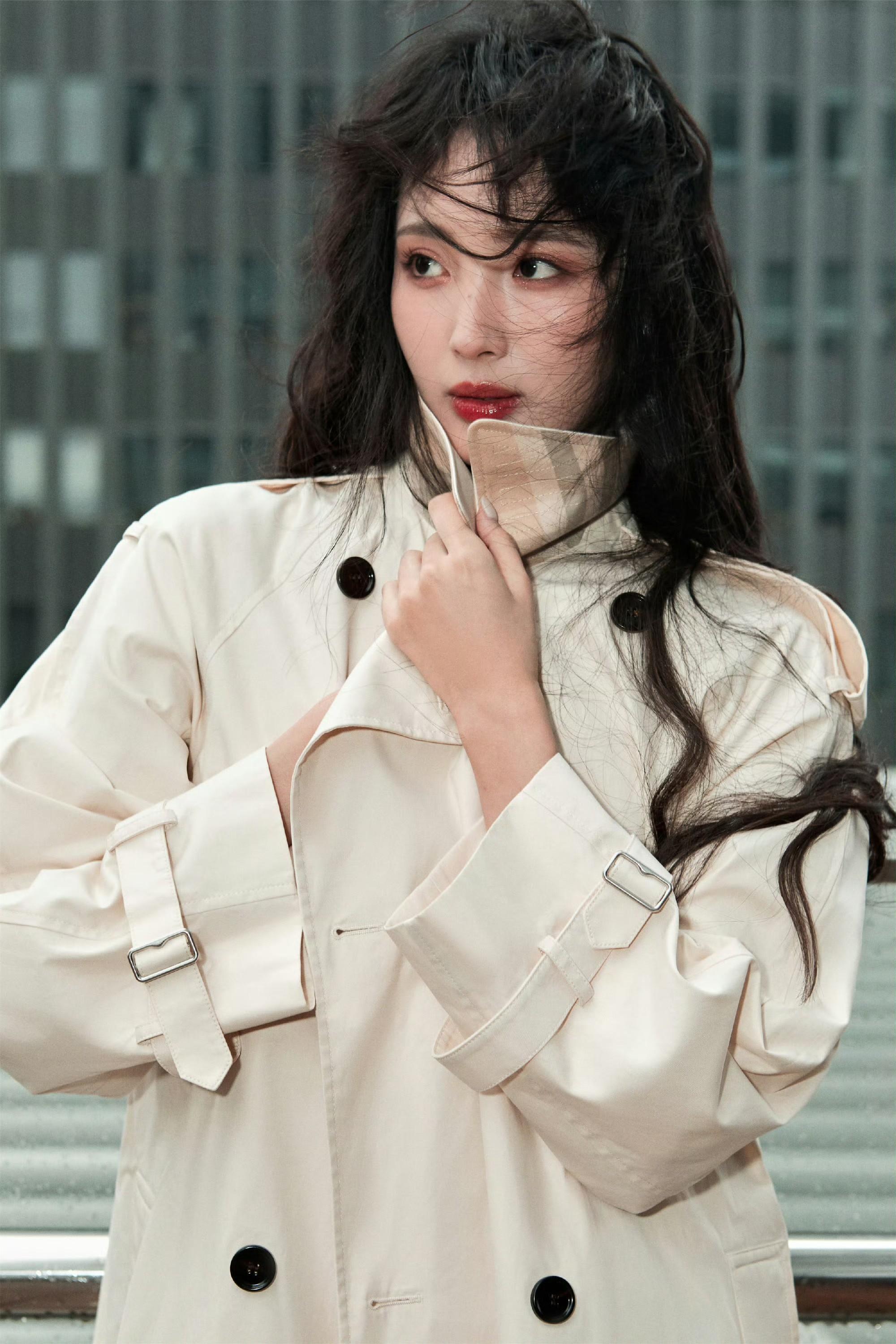 娱乐闪接触 的想法: 王紫璇美图上线,率性不设限!