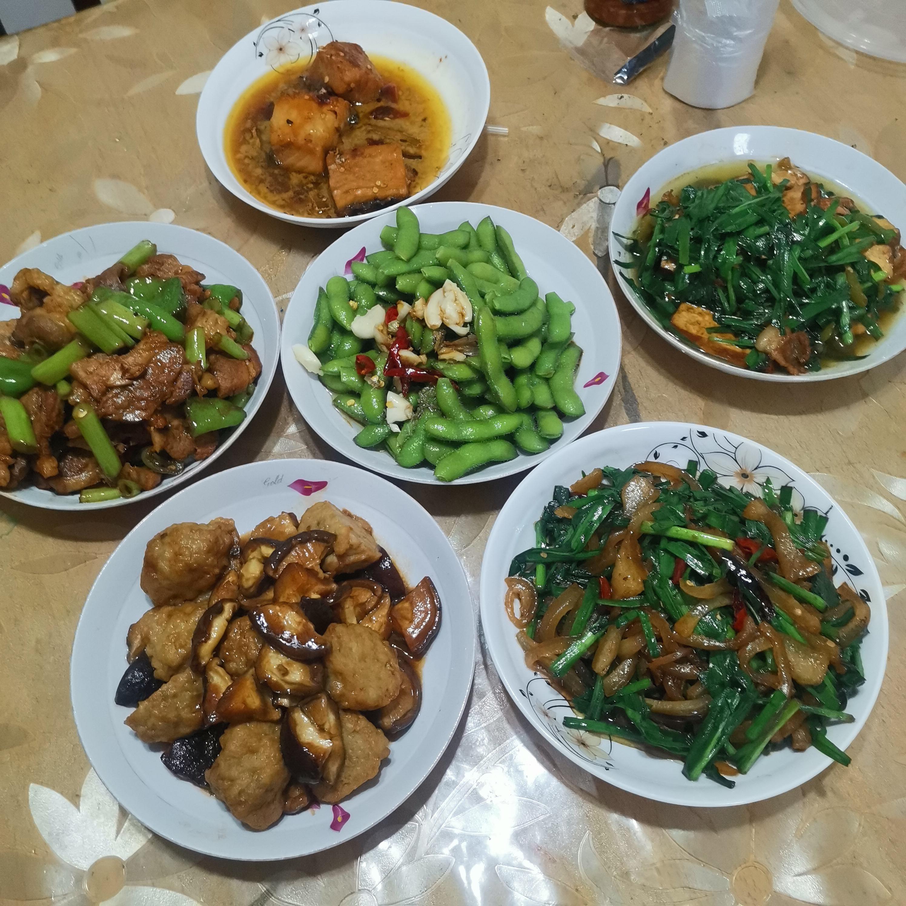 兰湄 的想法: 晚餐家常菜,这几个菜怎么样?看起来还可以吧!