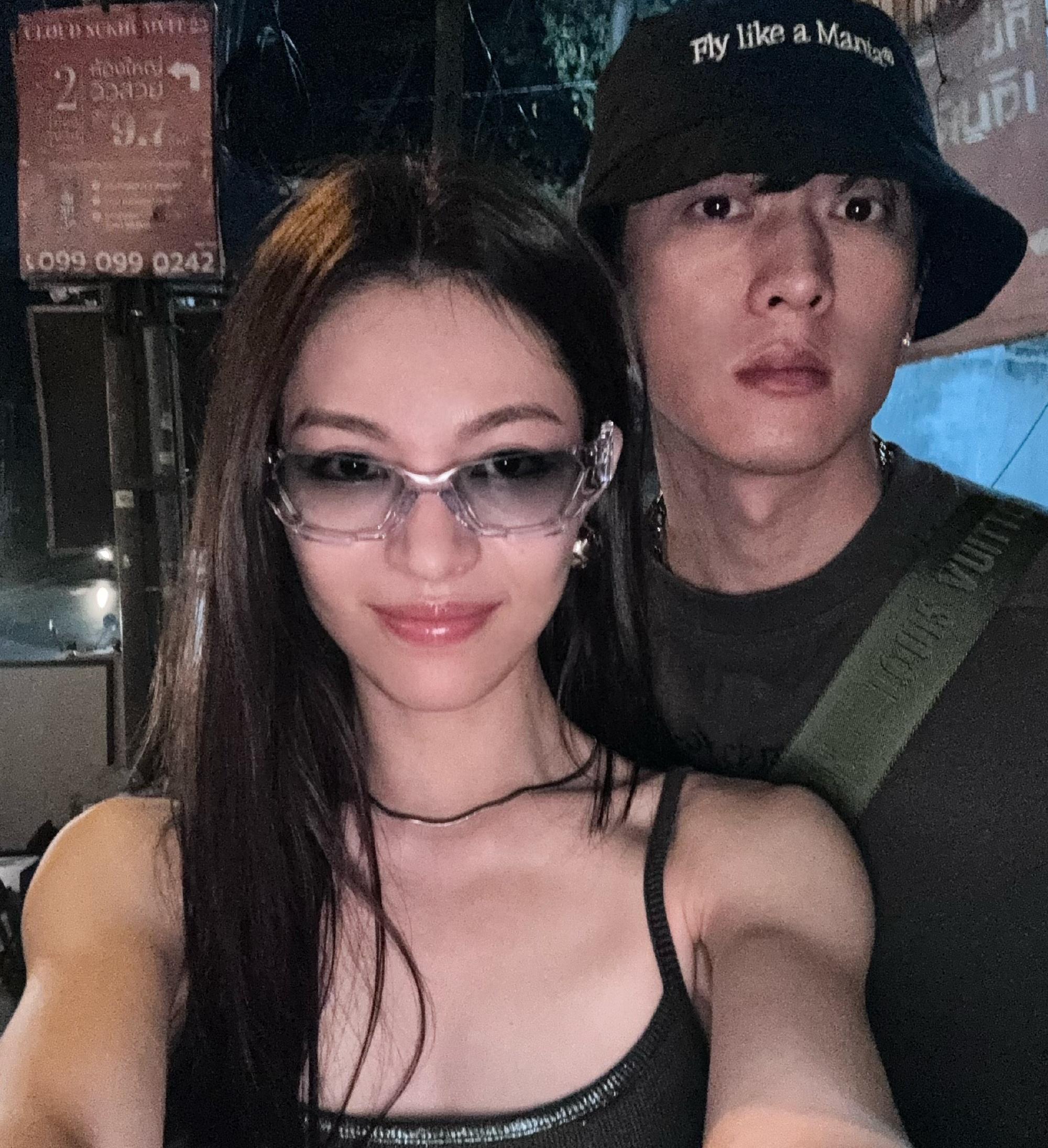 荧荧片段 的想法: 情人节当天官宣恋情,钟楚曦和侯雯元实锤!