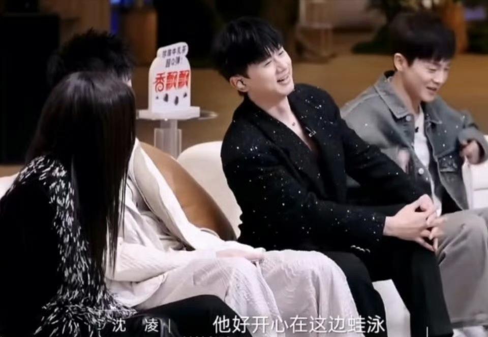 沈凌还曝出张杰喝多了会夸赞别人,还不忘做端水大师,哈哈,他可真可爱