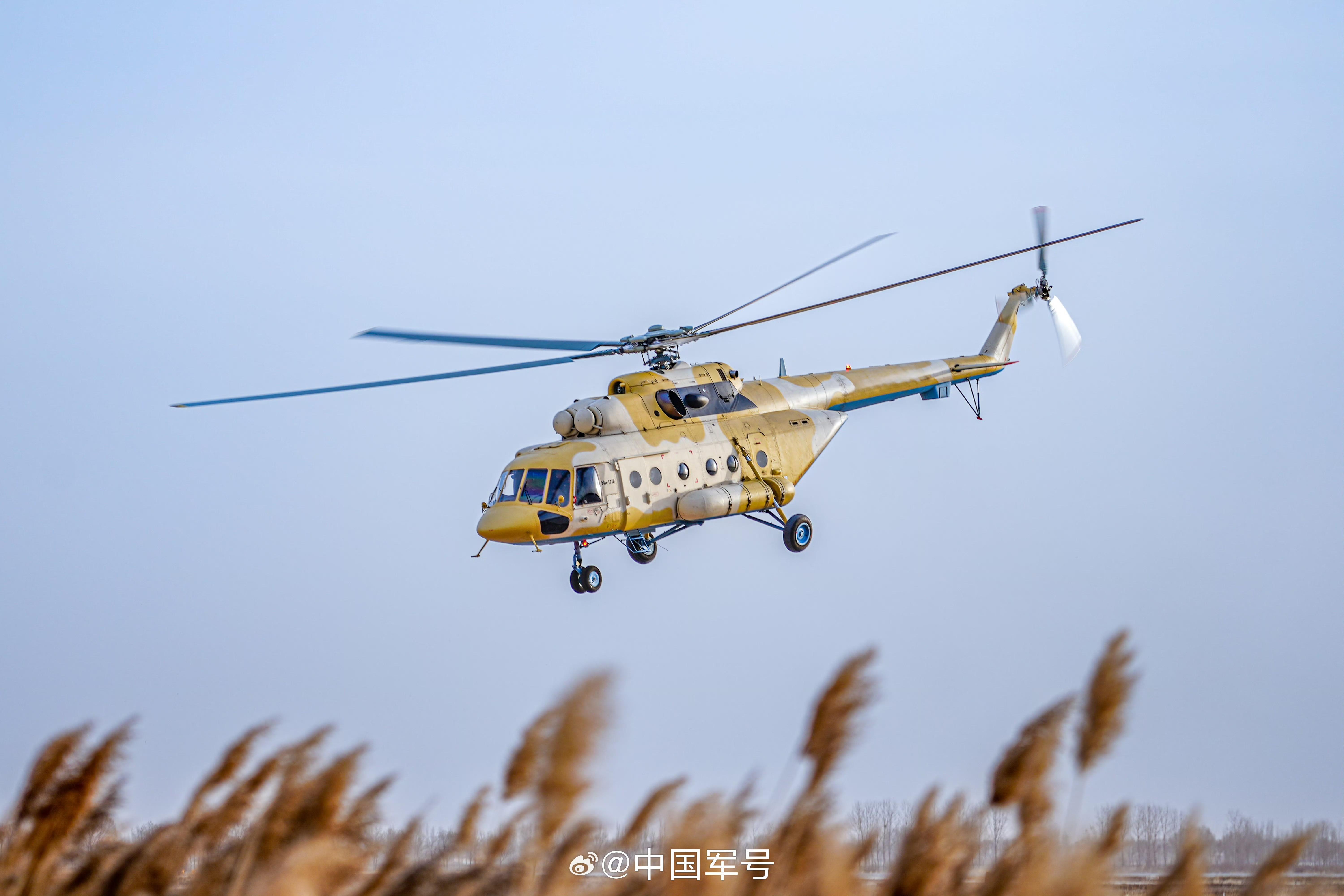 米-171e 是和 直-8 同级别的 13 吨级直升机.<b