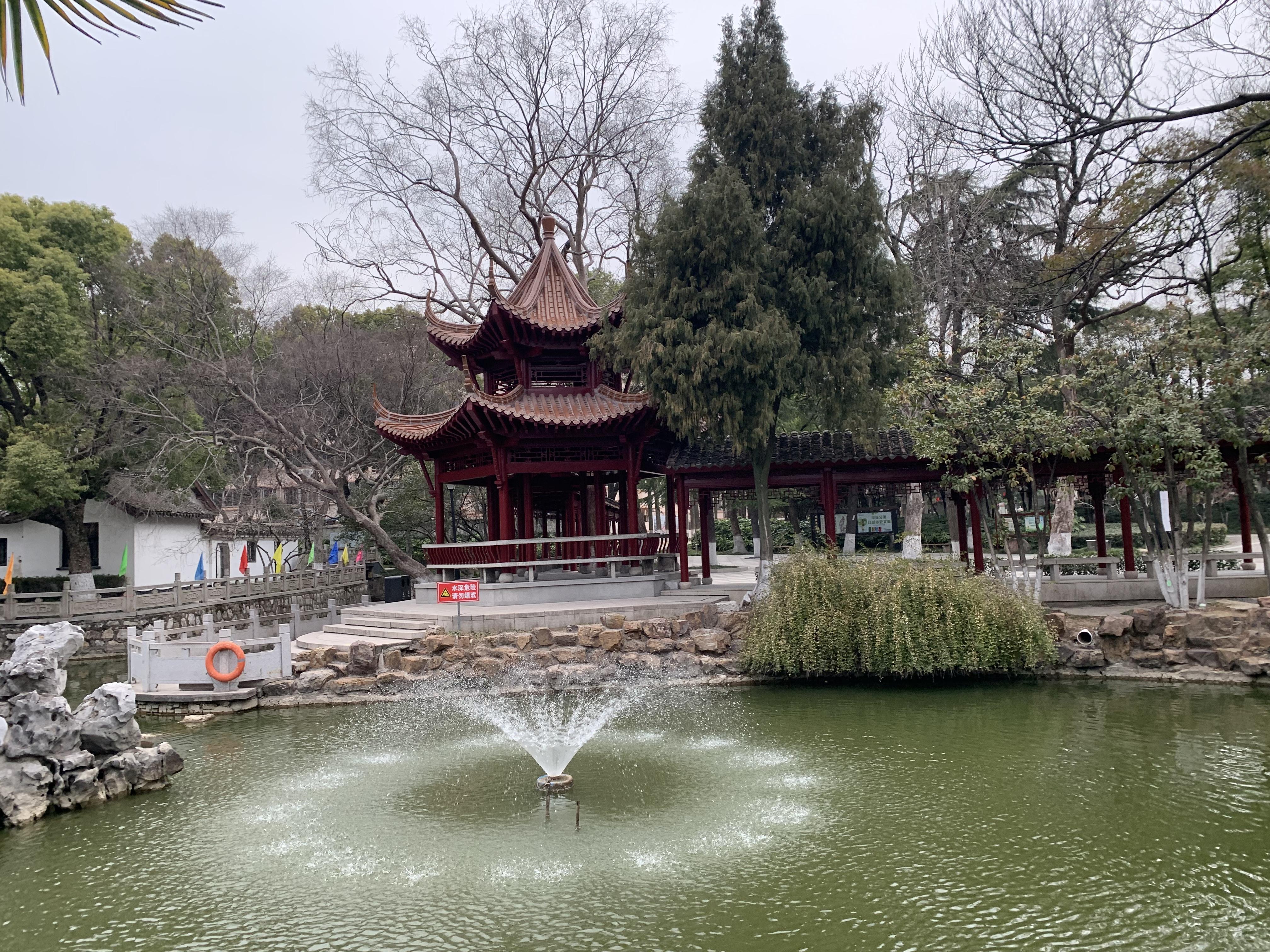 陈安研究员 的想法: 常州市金坛区的华罗庚公园,颇有些味道,里面有