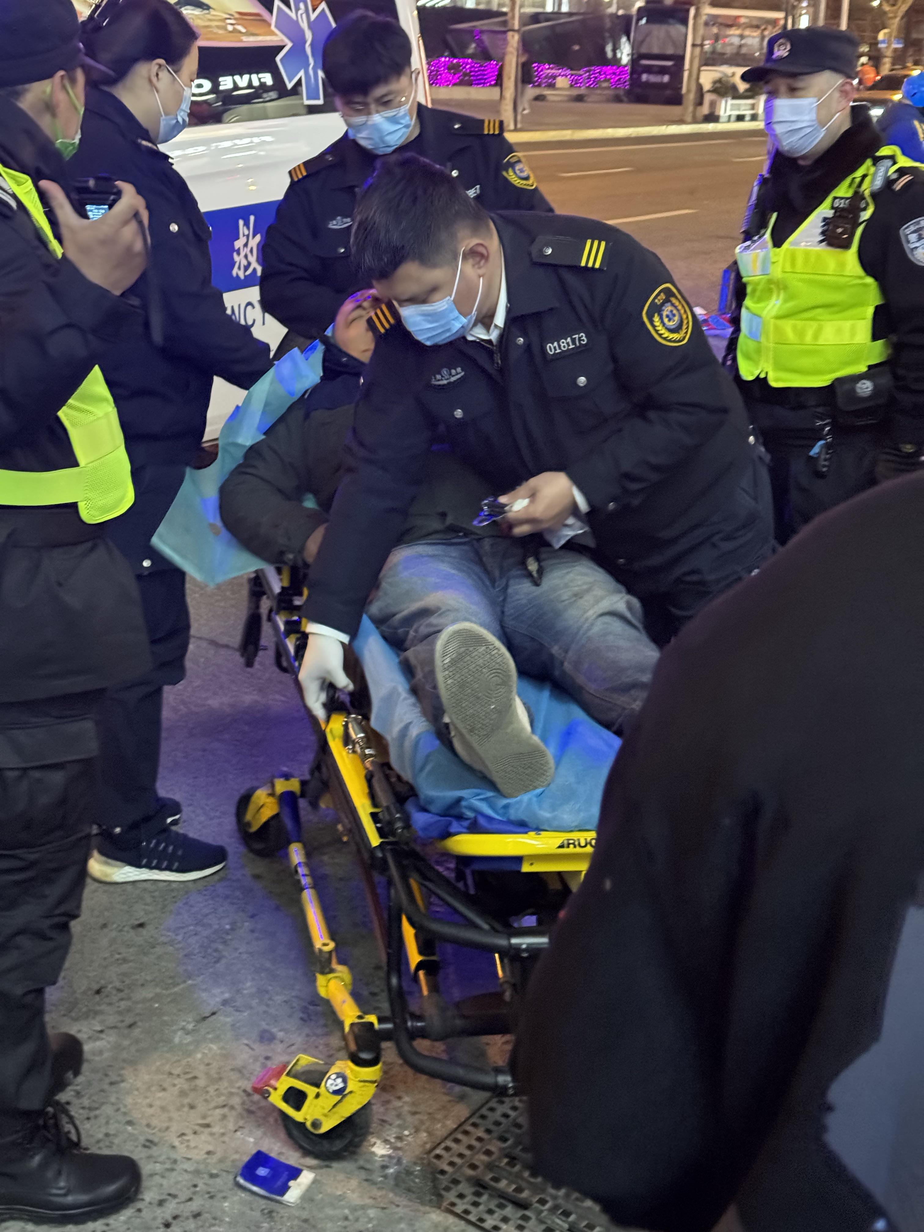 因为压力大,所以必须坚持下来,不能有丝毫的松懈.我们