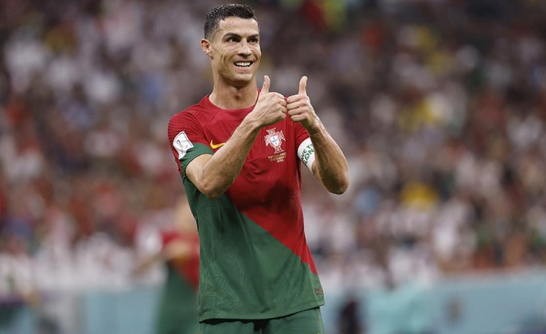 上届世界杯以为c罗是最后一届了c罗在今年踢进了53颗进球是世界足坛第