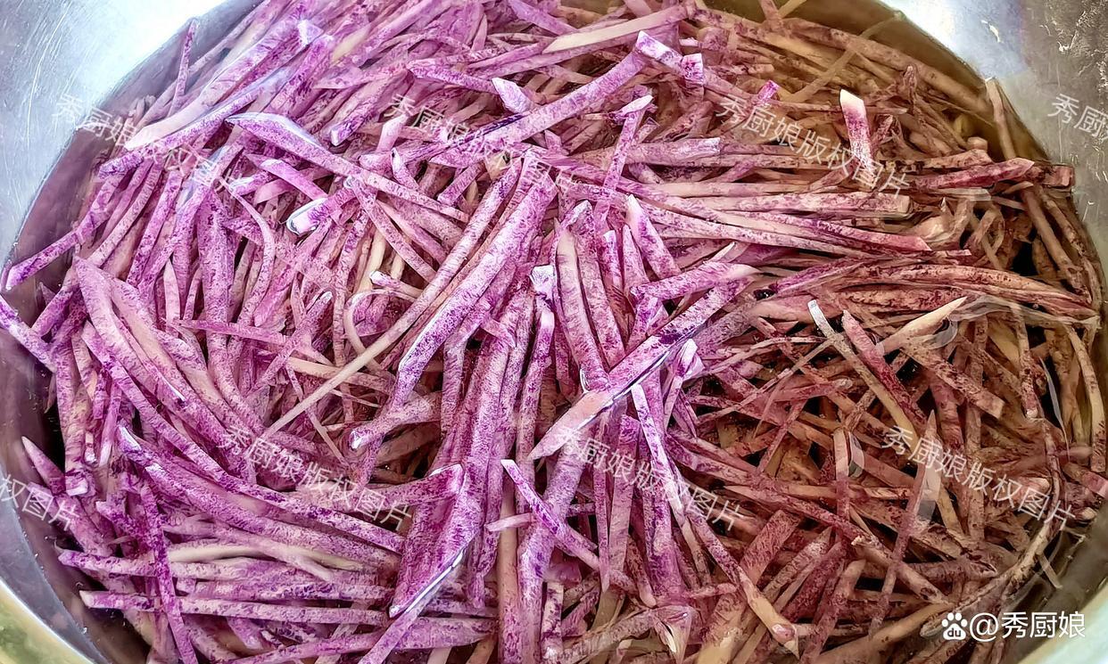 帝江 的想法: 酸辣紫土豆丝 | 酸辣紫土豆丝 br> br>材料准备:紫土豆