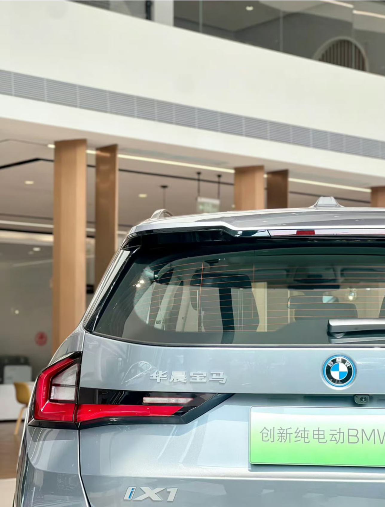 宝马ix1 30四驱 标价33.