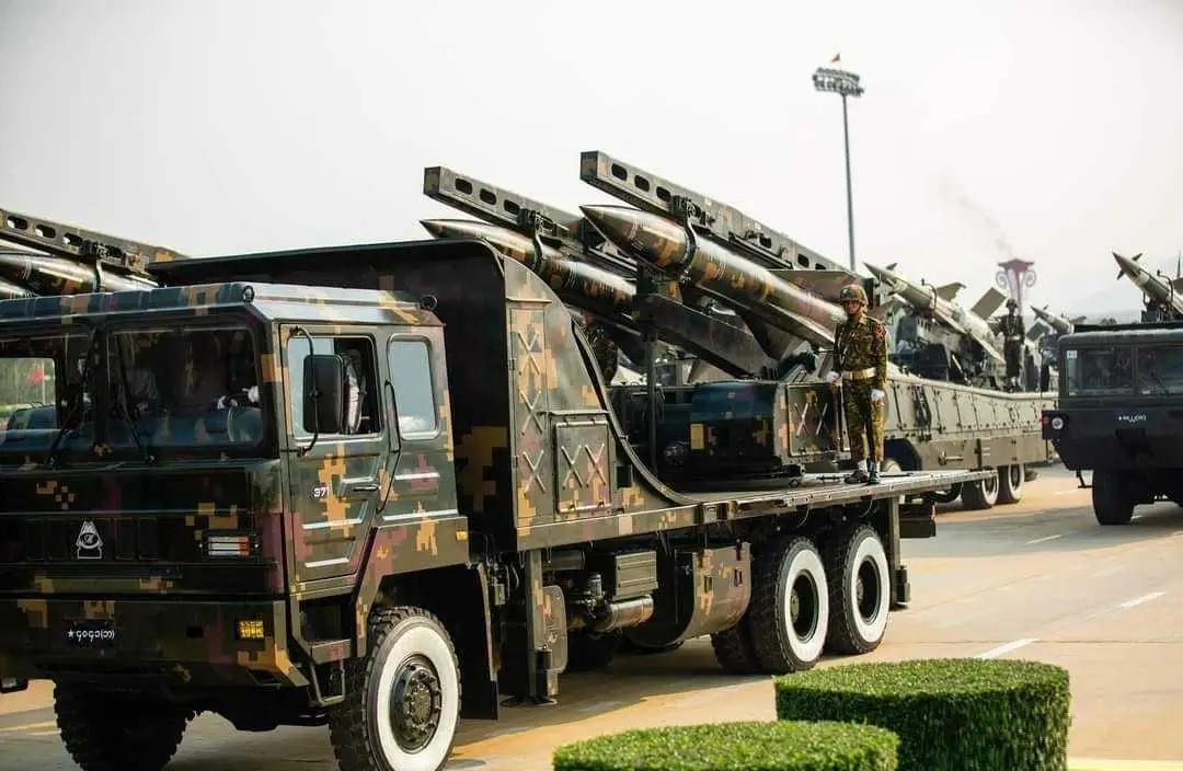 的想法: 凯山防空系统的早期形态是俩挂壁,下面裸着俩导弹,简简单单像