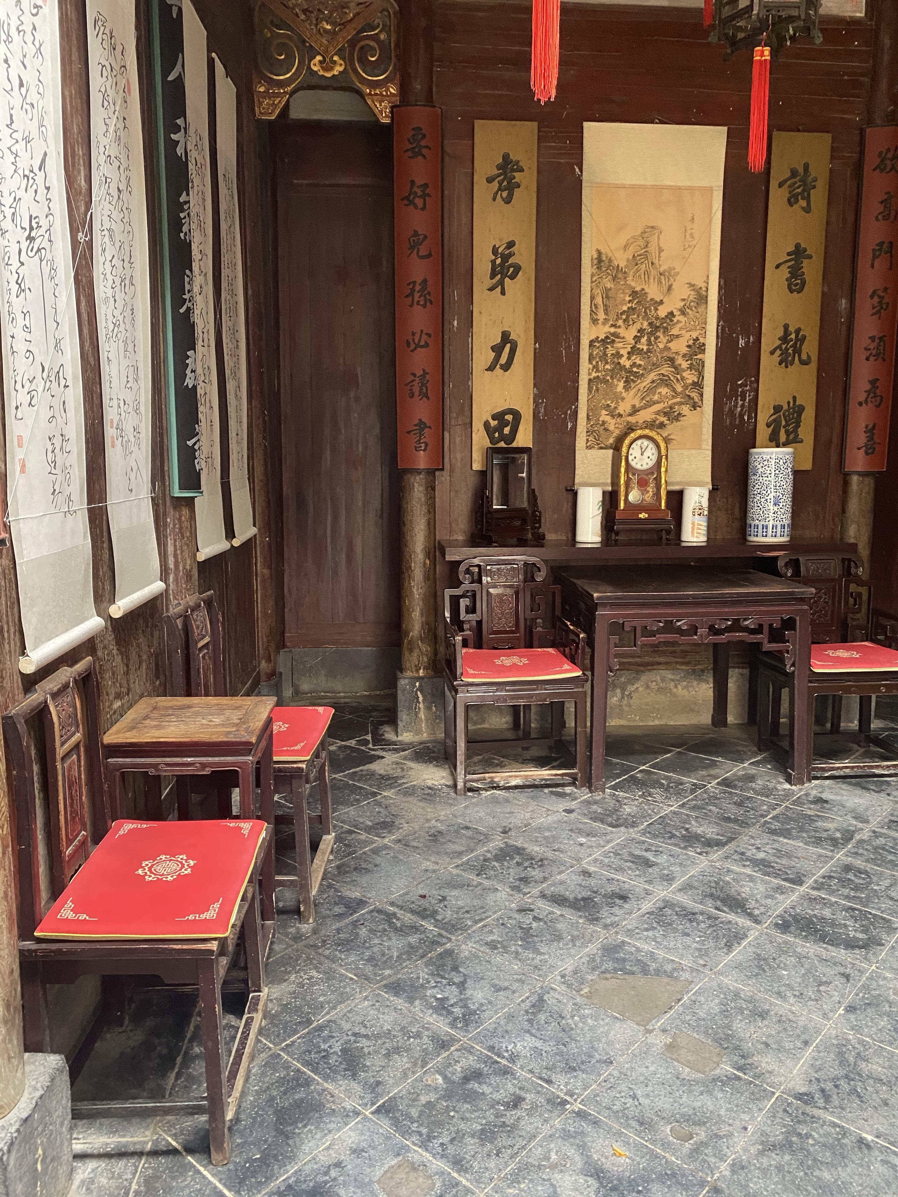 古代的家具设计布置都让人有知书达礼的感觉,到这种环境中,就自然