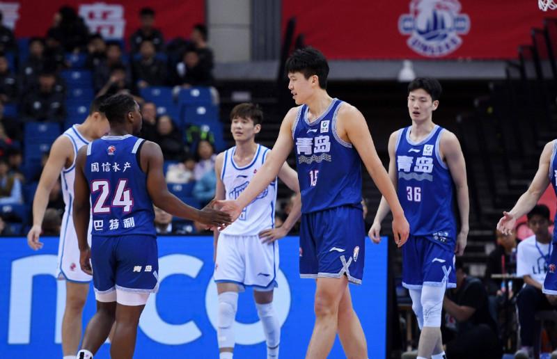 刘维伟要吃篮球还真有可能就在青岛队近日的训练中刘维伟不服杨瀚森的