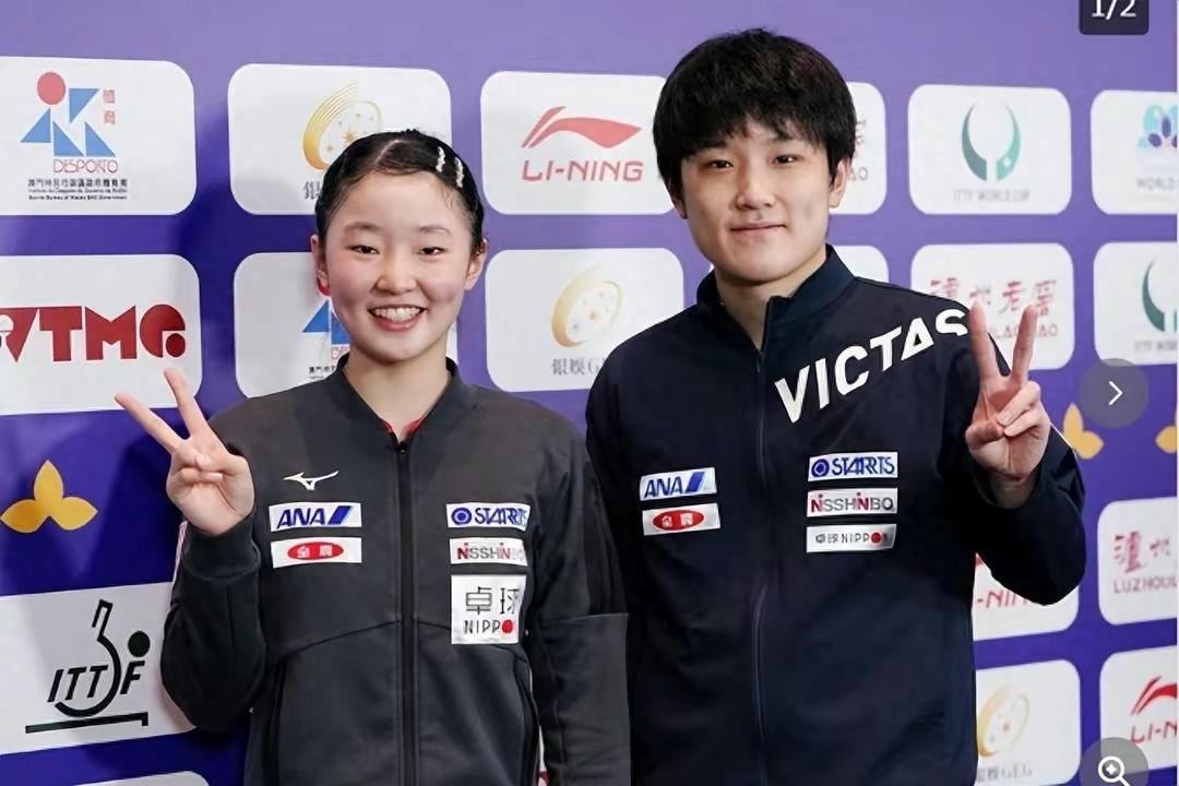 颁奖仪式张本兄妹笑开颜王曼昱林高远表情严肃陈梦显大气